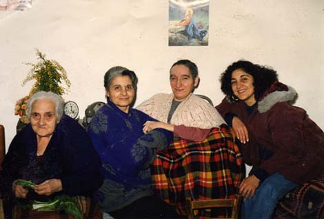 101  Nuccia con Zia Elvira, Anna e Rita 