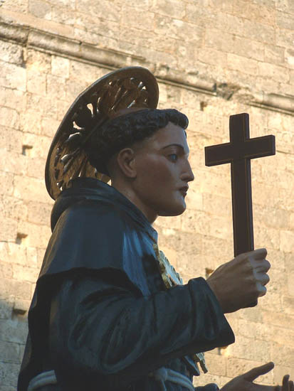 18. In processione