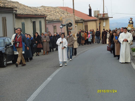 26. in processione