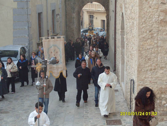 32. in processione
