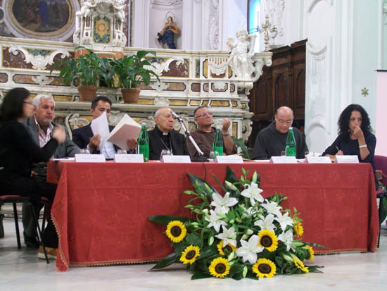 86. Tavolo dei relatori